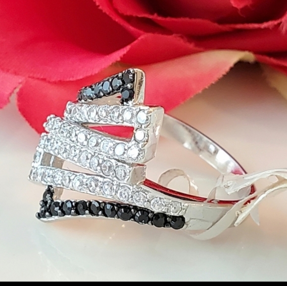 NEW 925 Sterling Silver Ring - Picture 4 of 10